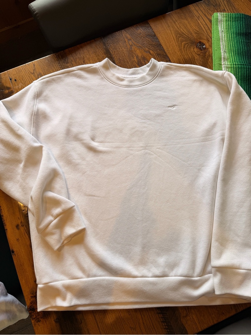 Men’s Hollister XL White Crew Neck Sweatshirt Excellent Preowned premium Shirt